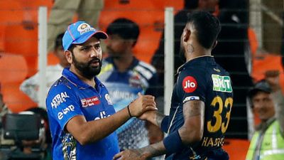 ‘Kisi ke jane se kisi ko fark nahi padta’: India’s bowling maestro's huge verdict on Hardik Pandya’s move to Mumbai Indians Rohit Sharma (Left) shakes hands with Hardik Pandya. (File Photo: Getty Images)