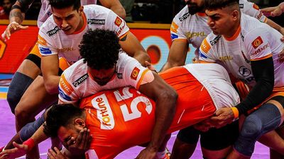 Pro Kabaddi League: Puneri Paltan ride on Chiyaneh's brilliance to secure second straight win against Gujarat Giants Puneri Paltan defeated Gujarat Giants.