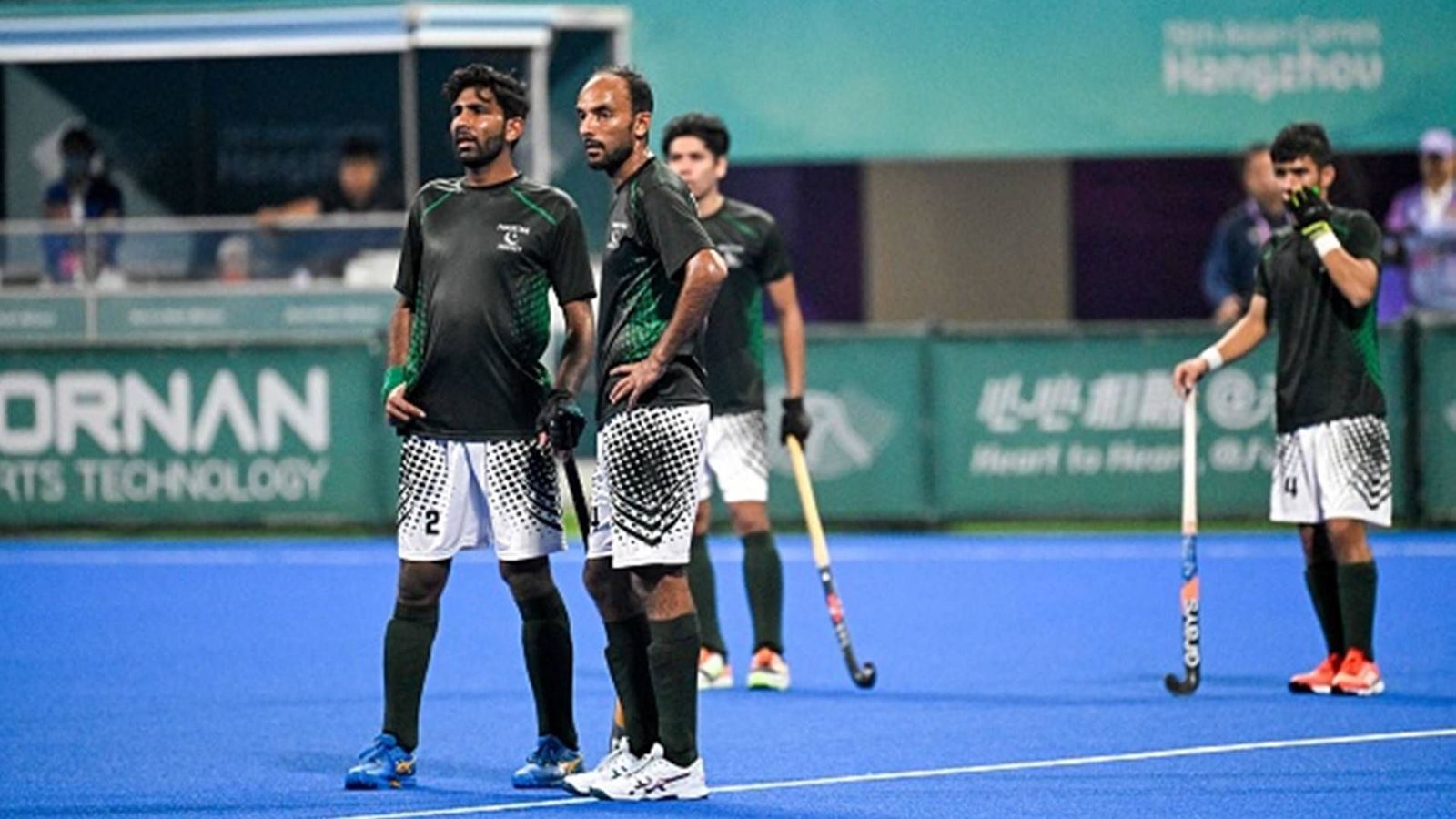 Former players left frustrated as Pakistan men's hockey team fails to book Olympics berth for third consecutive edition Pakistan players react during Hangzhou Asian Games 2023 clash (File Photo: Getty Images)