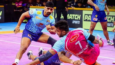 Pro Kabaddi League: Jaipur Pink Panthers Outclass Bengal Warriors 42-25 with Stellar Performances from Arjun and Ankush Jaipur Pink Panthers defeated Bengal Warriors.