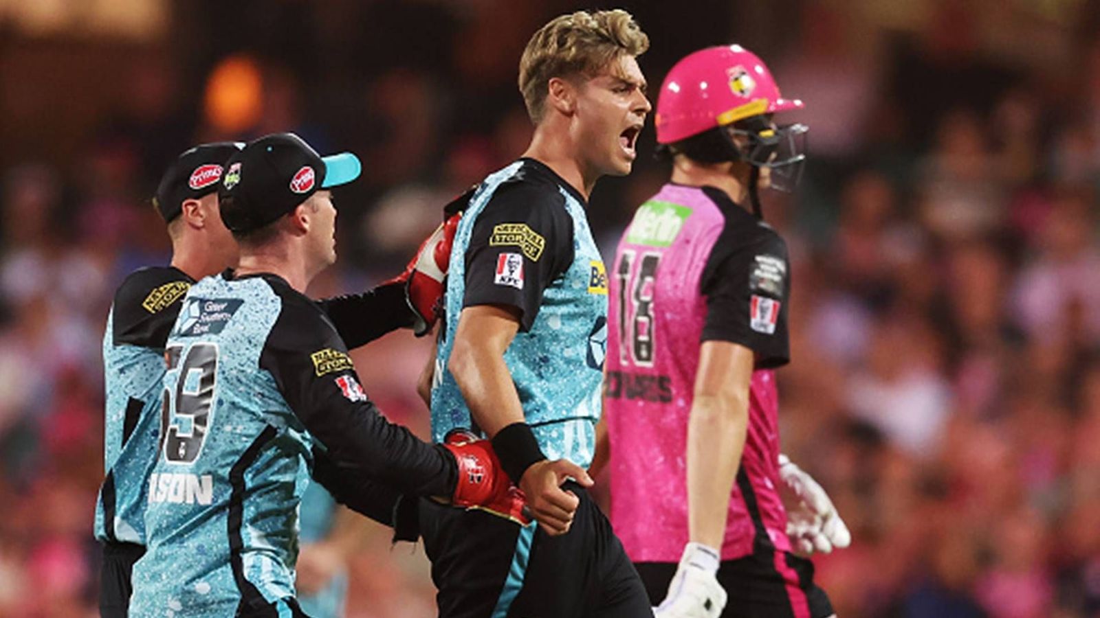 Gujarat Titans' Rs 10 crore recruit wreaks havoc in BBL 2023-24 final against Sydney Sixers, leads Brisbane Heat to title win after 11 years Brisbane Heat's Spencer Johnson celebrates a wicket with his teammates in BBL 2023-24 final (Getty Images)