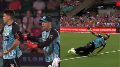 Watch: Australia all-rounder Michael Neser makes jaws drop with unbelievable effort to pull off relay catch in BBL final Michael Neser's excellent effort on the boundary in BBL final (Screengrab: BBL, X)