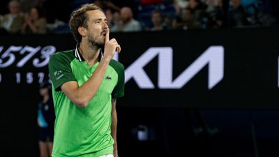 Daniil Medvedev downs Alexander Zverev in Australian Open's thrilling semis to set up final date with Jannik Sinner Daniil Medvedev celebrates winning match point in the Australian Open semifinal against Alexander Zverev in Melbourne on January 26. (Getty Images)