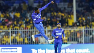 ILT20: Akeal Hosein's magical 4-fer blows Warriors out of Sharjah, MI Emirates secure massive 106-run victory MI Emirates'Akeal Hosein.