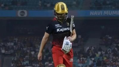 Big blow to RCB, England's superstar player withdraws; SA all-rounder called in as replacement Royal Challengers Bangalore's Heather Knight in this frame.