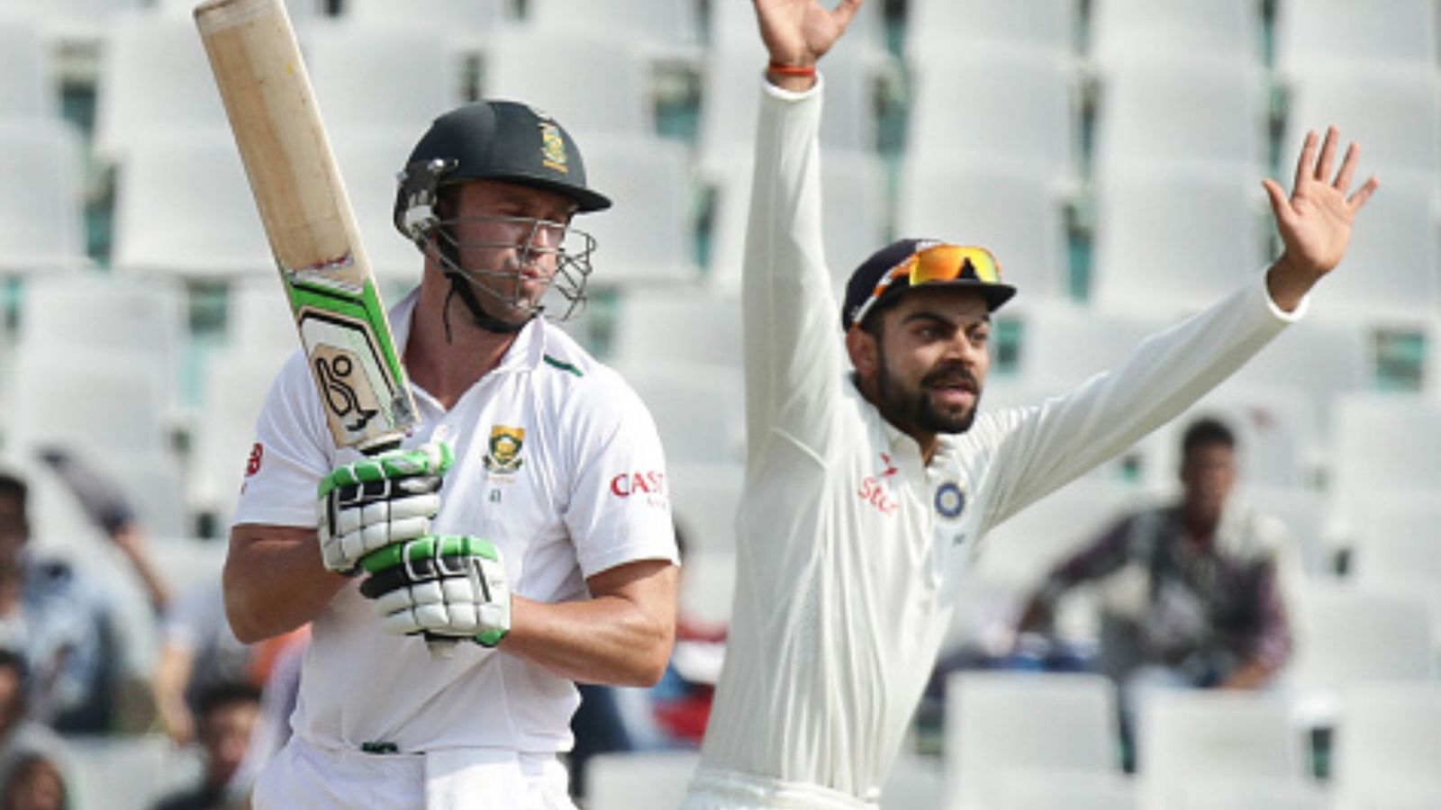'Virat Kohli spat at me. I said...I'll...you with this bat': Ex-South Africa captain makes staggering revelation, talks AB de Villiers' intervention AB de Villiers (L) and Virat Kohli (R).