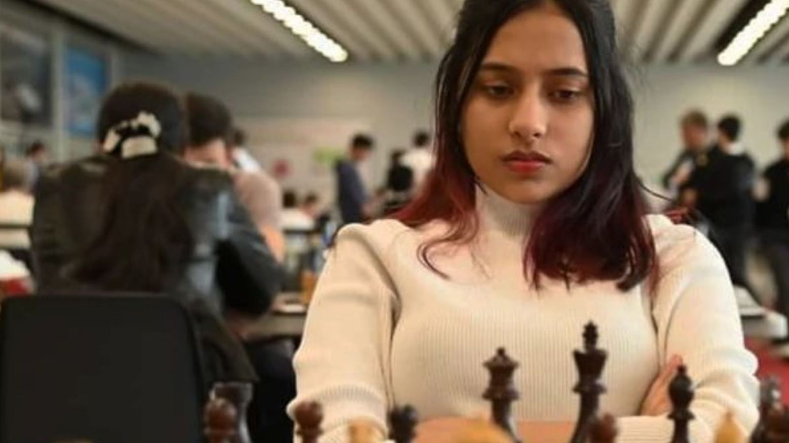 Chess player Divya Deshmukh faces sexism from crowd in Netherlands, says ‘focus on my clothes, hair, not game’ Chess player Divya Deshmukh is in this frame. (Screengrab: Instagram/Divya Deshmukh)