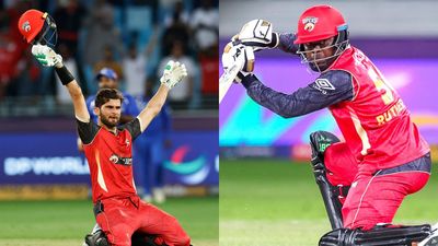 ILT20: Desert Vipers clinch last-ball victory over MI Emirates in 'match of the tournament'; Pakistan superstar hits winning runs, throws bat in elation Shaheen Afridi (L) and Sherfane Rutherford (R).