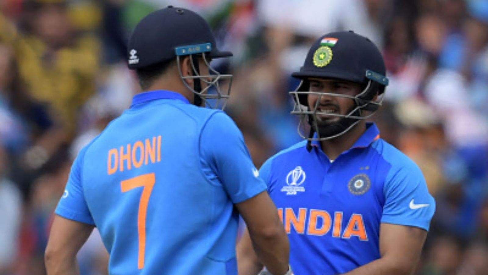 Rishabh Pant's shocking confession on ‘Dhoni Dhoni’ chants, says ‘used to go to my room and cry’ Indian cricket legend MS Dhoni (L) with Rishabh Pant. (File Photo: Getty Images)