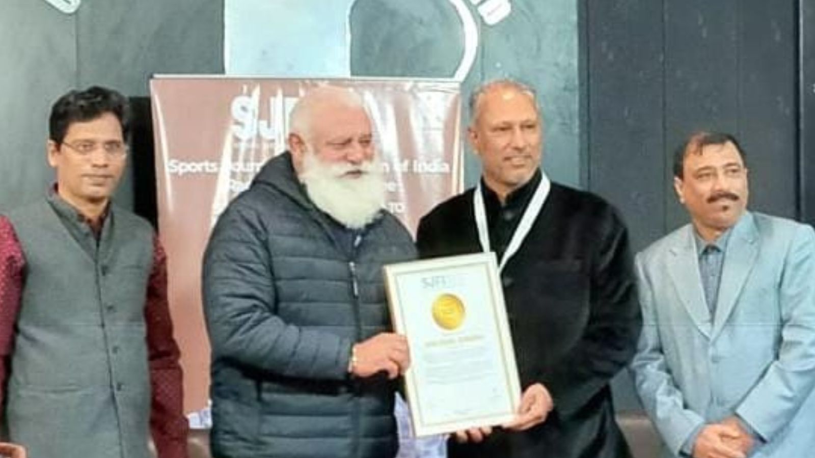 Yuvraj Singh's father Yograj demands Bharat Ratna for 'Flying Sikh' Milkha Singh, says 'when I was dropped from Indian team he...' Yograj Singh (2nd from left) handing over a citation to Jeev Milkha Singh in Chandigarh on Saturday. (Picture: SJFI)