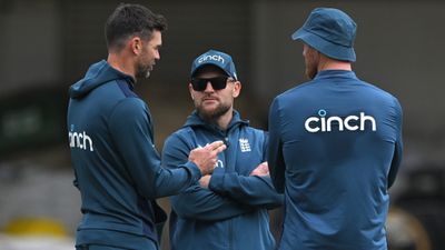 'Chase it, even if India...': James Anderson reveals Brendon McCullum's strong message as England hopeful of record win in 2nd Test England's head coach Brendon McCullum (centre) and James Anderson are having a chat in this frame. (Getty)