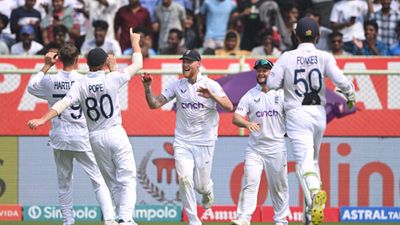 'The we we put India under pressure was great...': Ben Stokes not bothered by England's defeat against India in 2nd Test England captain Ben Stokes (centre) celebrates with teammates after taking a diving catch to dismiss Shreyas Iyer during Day 3 of the 2nd Test against India . (Getty)