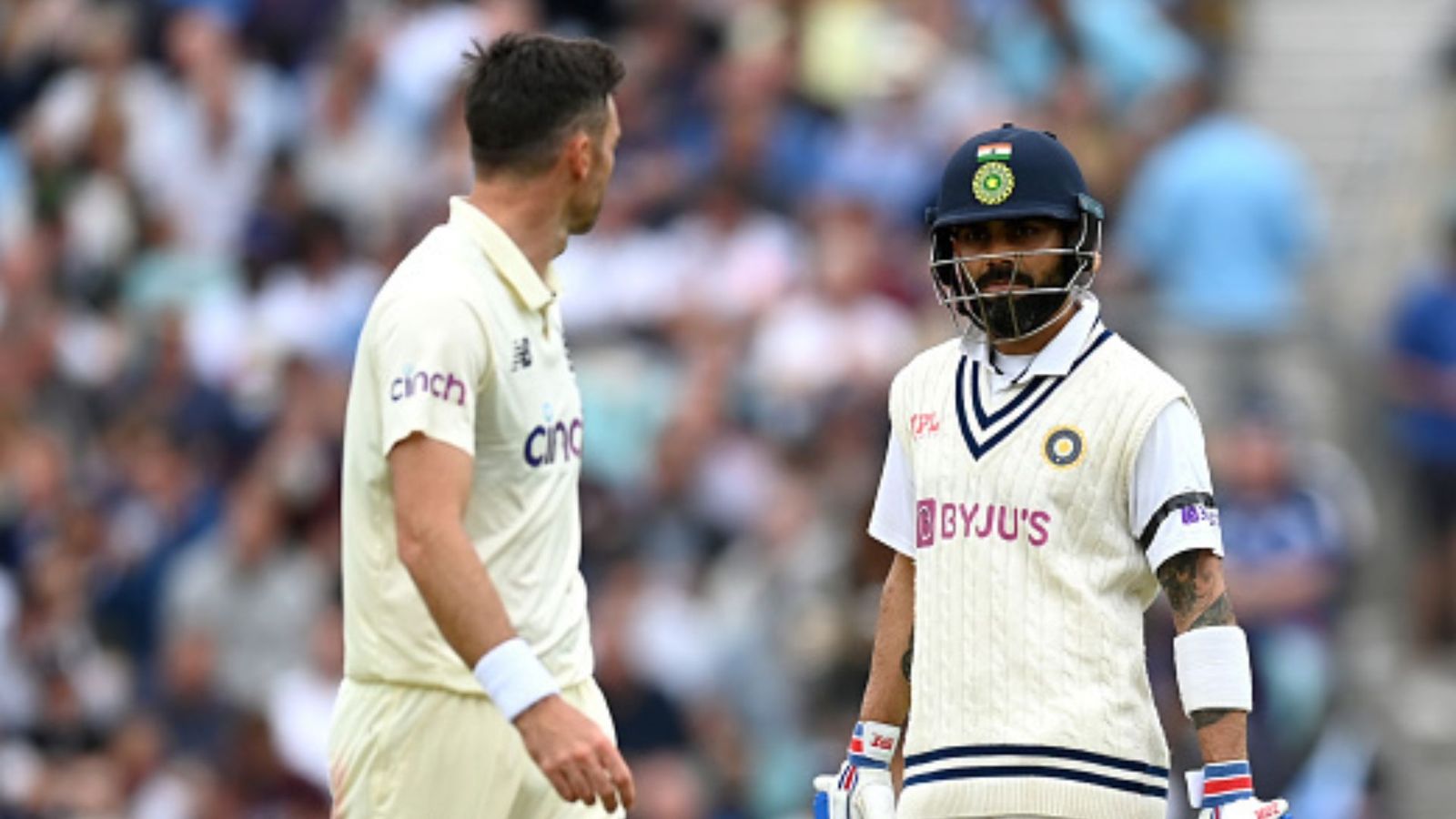 IND vs ENG: Nasser Hussain reveals 'only thing' missing in the ongoing India vs England Test series James Anderson (L) and Virat Kohli (R).