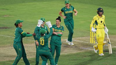 AUSW vs SAW: After 15 losses & one tie in 26 years, South Africa beat Australia in ODIs for 1st time to create history in Sydney Marizanne Kapp celebrates Phoebe Litchfield's wicket in the second ODI (Getty Images)