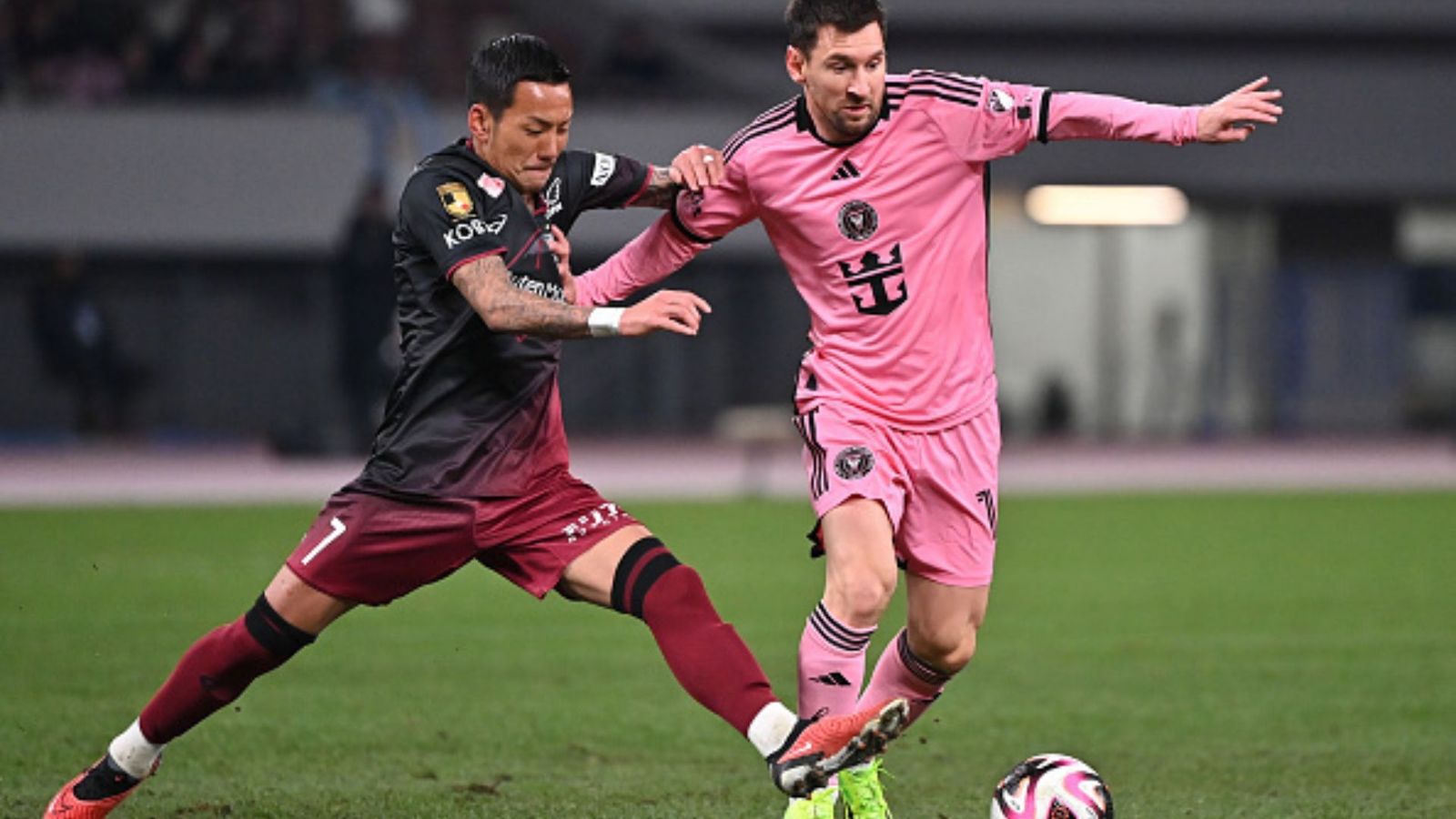 Lionel Messi wraps up Inter Miami's worldwide tour with Tokyo appearance after missing match in Hong Kong Yosuke Ideguchi of Vissel Kobe (L) and Lionel Messi of Inter Miami compete for the ball. (Getty Images)