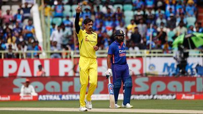 'Knock the stumps out, maybe two wickets then': Starc's sarcastic reply to Pietersen, Rohit suggesting more runs for big sixes Mitchell Starc celebrates a wicket against India (File Photo: Getty Images)
