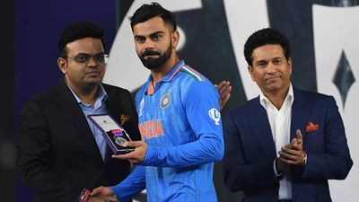 'Koi aadmi 15 saal ke cricketing career mein...': Jay Shah opens up on Virat Kohli's absence from England Test series Jay Shah giving a silver medal to Virat Kohli while Sachin Tendulkar claps (File Photo: Getty Images)