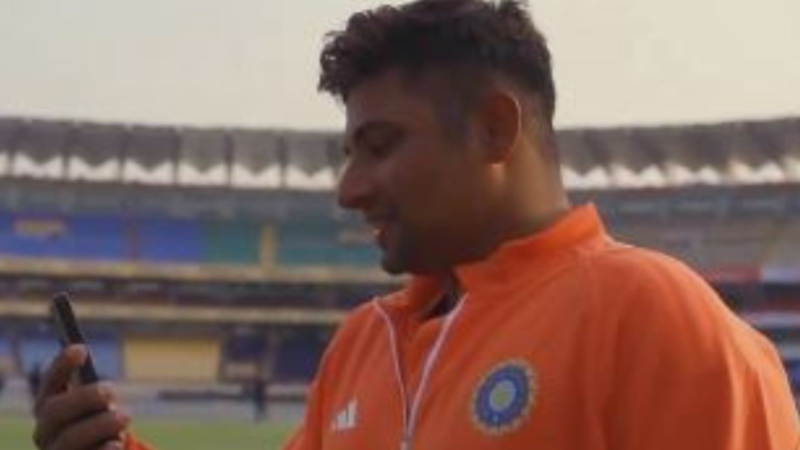 WATCH: Sarfaraz Khan receives heartfelt phone call from brother Musheer after dream Test debut, says 'tu v ek din India khelega..' WATCH: Sarfaraz Khan receives heartfelt phone call from brother Musheer after dream Test debut, says 'tu v ek din India khelega..'
