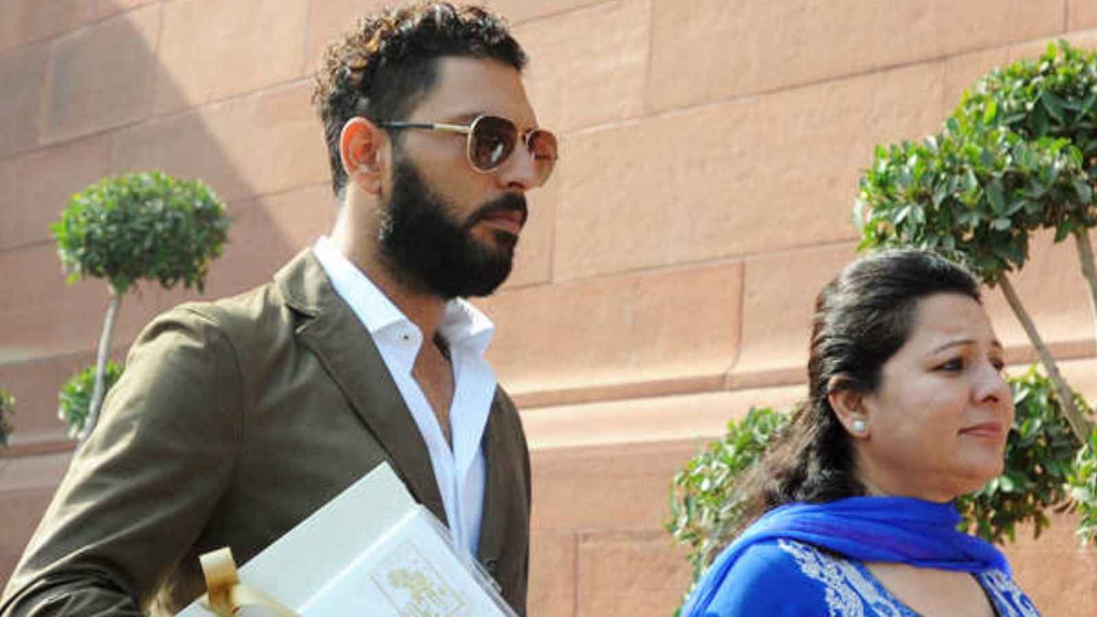 Theft at Yuvraj Singh's Panchkula home, gold jewellery, heavy cash stolen; mother names two suspects Yuvraj Singh (left) and his mother Shabnam in this frame. (X)