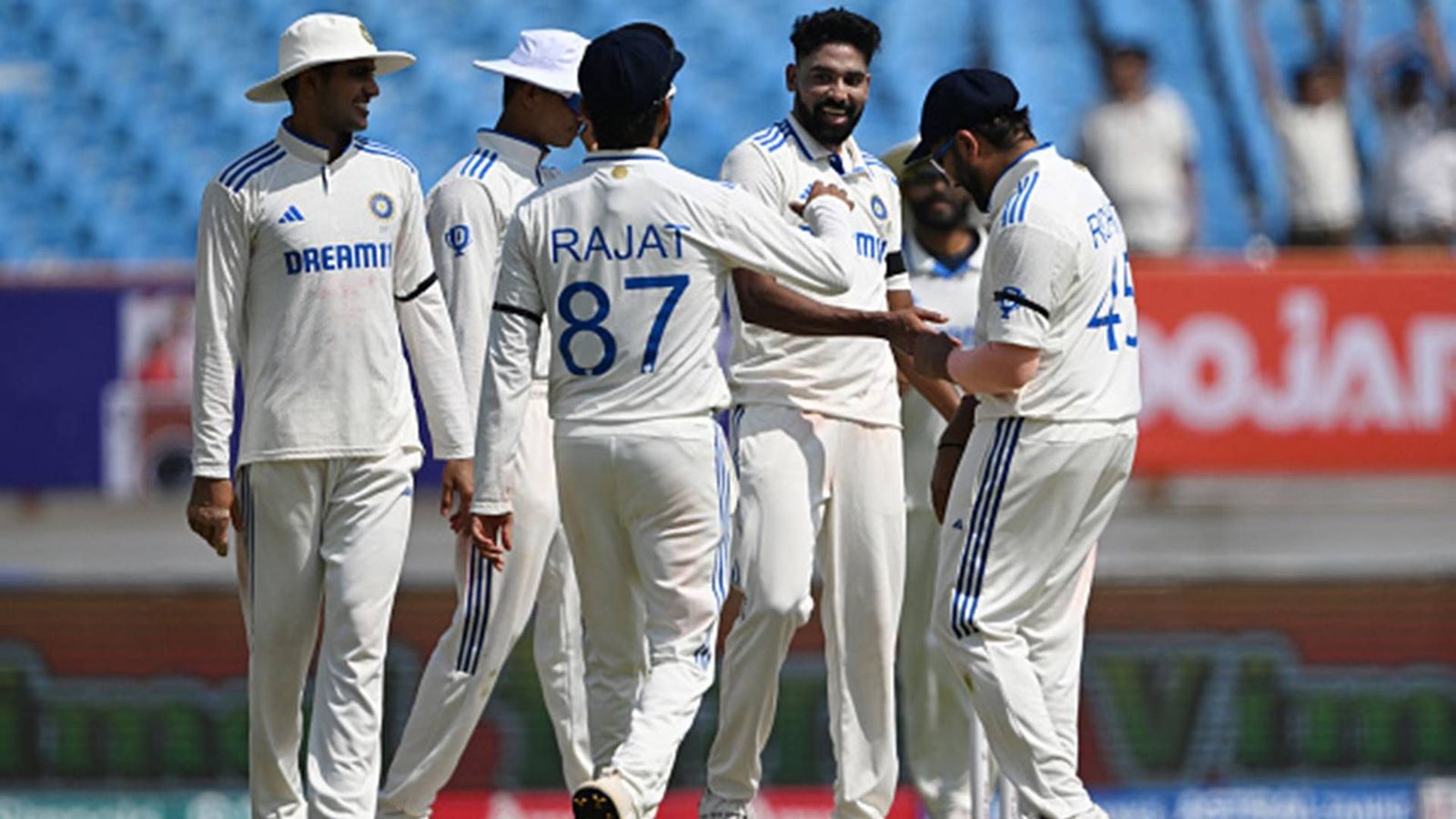 Mohammed Siraj reveals captain Sharma’s pep talk to bowlers after R Ashwin left due to family emergency, says ‘Rohit bhai told us…’ Mohammed Siraj reveals captain Sharma’s pep talk to bowlers after R Ashwin left due to family emergency, says ‘Rohit bhai told us…’