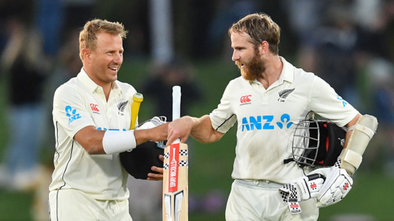 Big News: New Zealand's star player announces sudden retirement ahead of T20 World Cup 2024 New Zealand's Kane Williamson (R) and Neil Wagner greet each other in this file photo. (Getty)