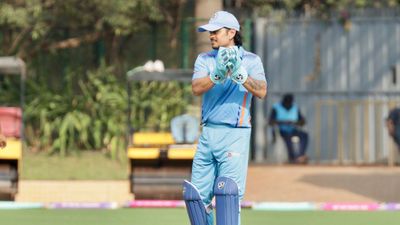 Ishan Kishan flops upon return to competitive cricket after 3 months, scores 19 runs before getting dismissed by Maxwell Ishan Kishan.