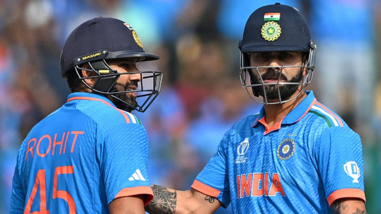 ‘Everybody should be penalised, even Virat and Rohit should play Ranji Trophy…’: India legend after Iyer, Kishan miss out on BCCI contracts India skipper Rohit Sharma (L) and Indian batting maestro Virat Kohli. (File Photo: Getty Images)