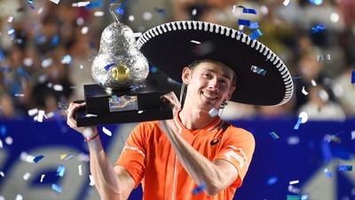Alex de Minaur shocks Casper Rudd to win Mexican Open title, becomes 1st player to do this since 2012 Australia's Alex De Minaur celebrates with his trophy after winning the Mexico ATP Open 500 men's singles final. (Getty Images)