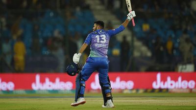 PSL 2024: Usman Khan's thunderous ton propels Multan Sultans into playoffs as Karachi Kings continue to slip out of knockout race Multans Sultans batter Usman Khan.