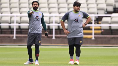 Hafeez, Misbah and Azhar criticise Azam Khan for 'not maintaining his weight and gaining more' despite electrifying cameo against Peshawar Zalmi Mohammad Hafeez and Azam Khan during a practice session (File Photo: Getty Images)
