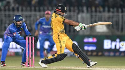 PSL: Babar Azam's lightning knock loaded with 7 fours, 2 sixes helps Peshawar Zalmi down Mohammad Rizwan's Multan Sultans Peshawar Zalmi's captain Babar Azam (R) plays a shot during PSL match against Mulatan Sultans in Rawalpindi on March 5. (Getty)
