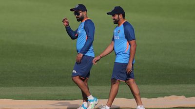 IPL 2024: Star India cricketer set to retire from Indian Premier League after upcoming season, to take final decision on international future soon Dinesh Karthik and Rohit Sharma.