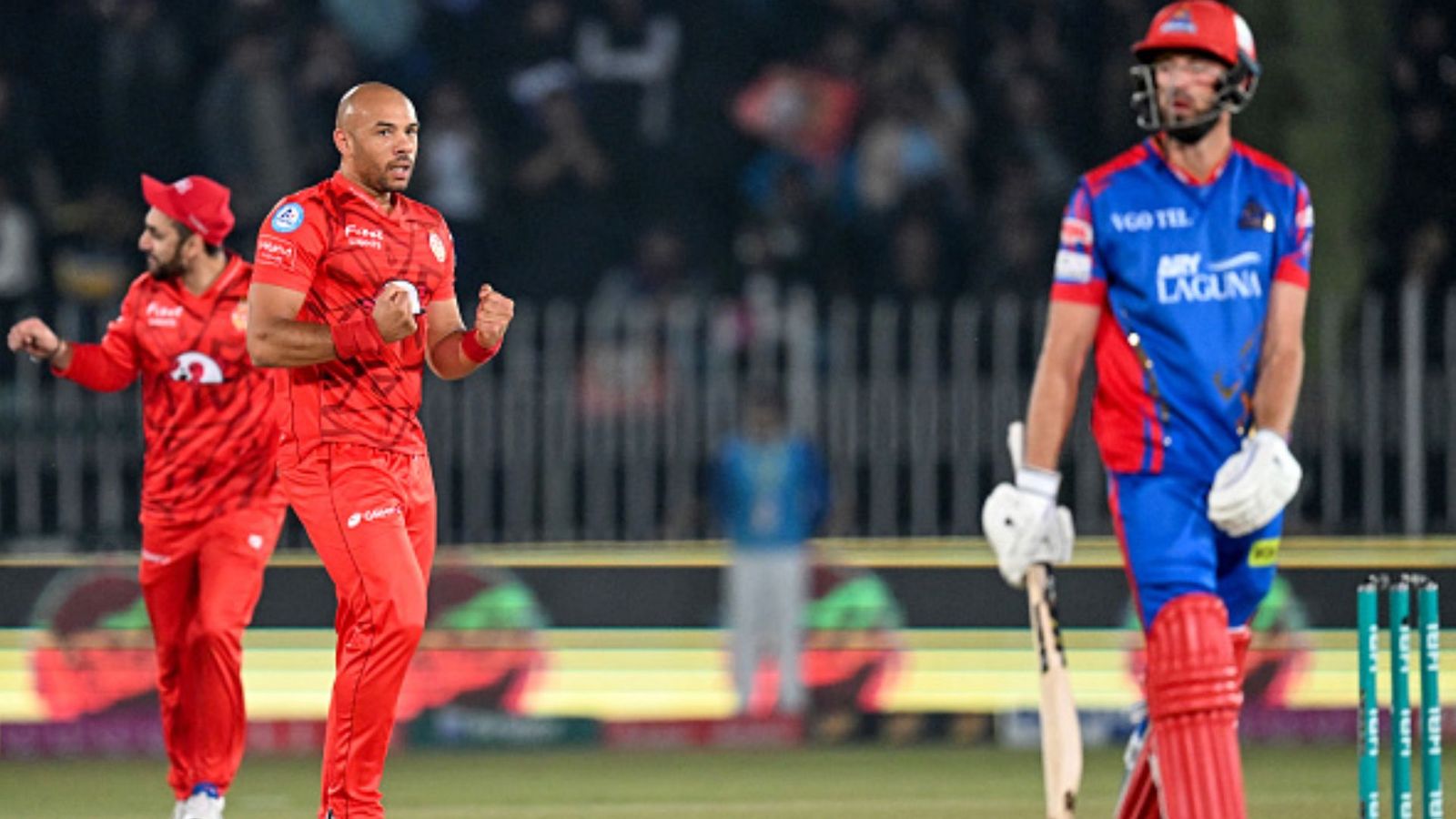 PSL 2024: Fast bowling masterclass from Faheem Ashraf and Tymal Mills powers Islamabad United to 5-wicket win over Karachi Kings Tymal Mills celebrates after picking a wicket.