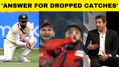 Wasim Akram tells Abdulla Shafique to work in drama and not cricket after taking PSL catch SportsTak