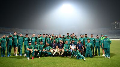 Legendary Australian all-rounder front-runner for Pakistan's head coach job, PCB also considering West Indies' hero for the role Pakistan cricket team players and staff.