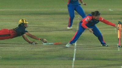 WPL 2024: Richa Ghosh's fighting 51-run knock not enough as DC beat RCB by just one run in last-ball thriller to reclaim top spot Richa Ghosh run out off the last ball of the run chase (Screengrab: X)