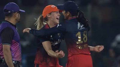 Ellyse Perry's all-round display helps RCB beat defending champions MI by 5 runs in nail-biting clash to reach WPL 2024 final Ellyse Perry and Smriti Mandhana celebrate RCB's 5-run win over MI (Screengrab: X)