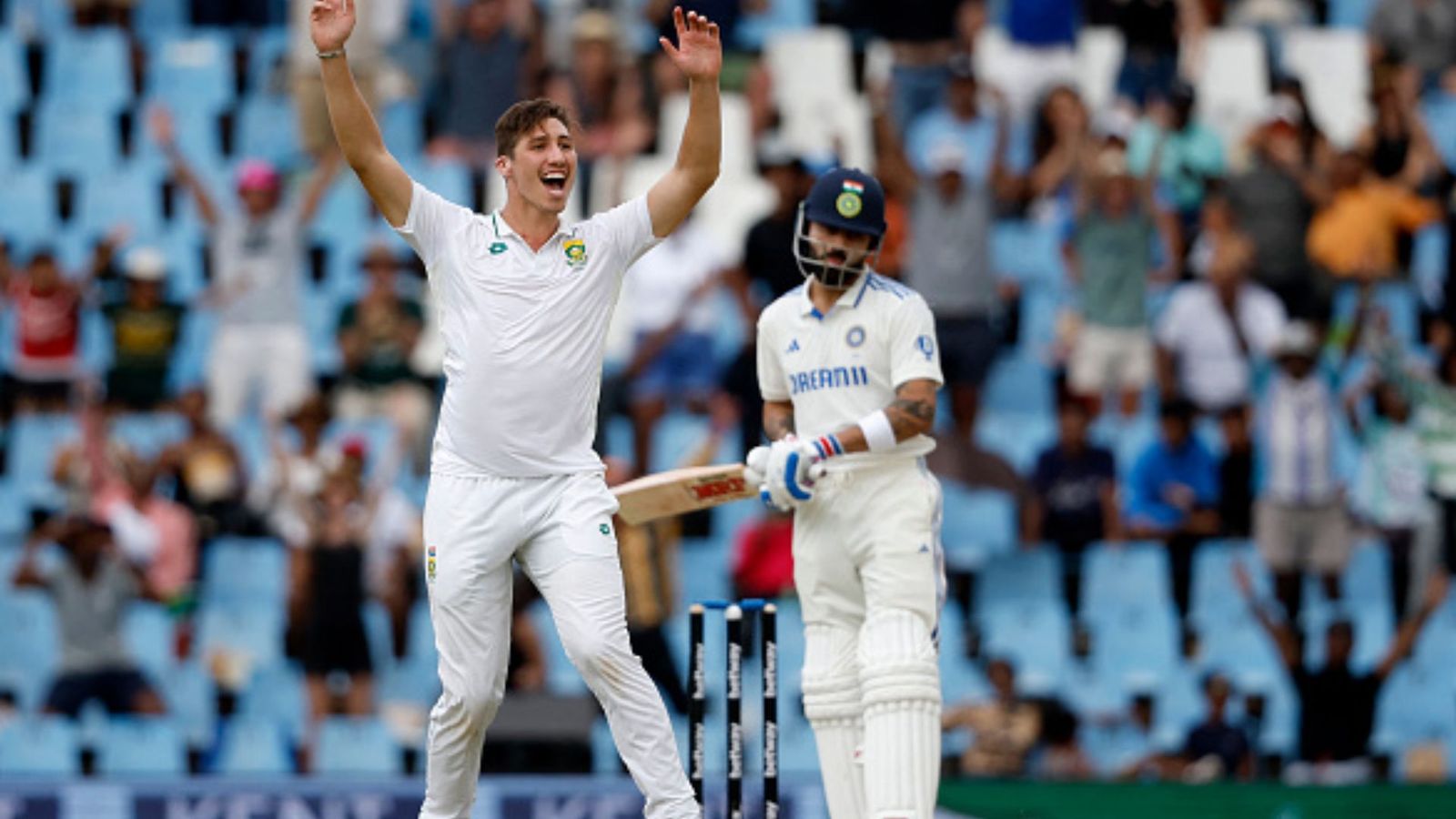 WATCH: Rajasthan Royals welcome South Africa star Nandre Burger in hilarious style, plays Virat Kohli's 'Tereko 30 runs marunga ek over mai' audio Nandre Burger and Virat Kohli.