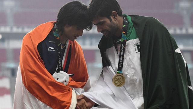 Neeraj Chopra expresses surprise over Arshad Nadeem's struggle to find new javelin, says ‘hard to believe that he has…’ India's Neeraj Chopra (L) shakes hands with Pakistan's Arshad Nadeem during 2018 Asian Games. (File Photo: Getty Images)