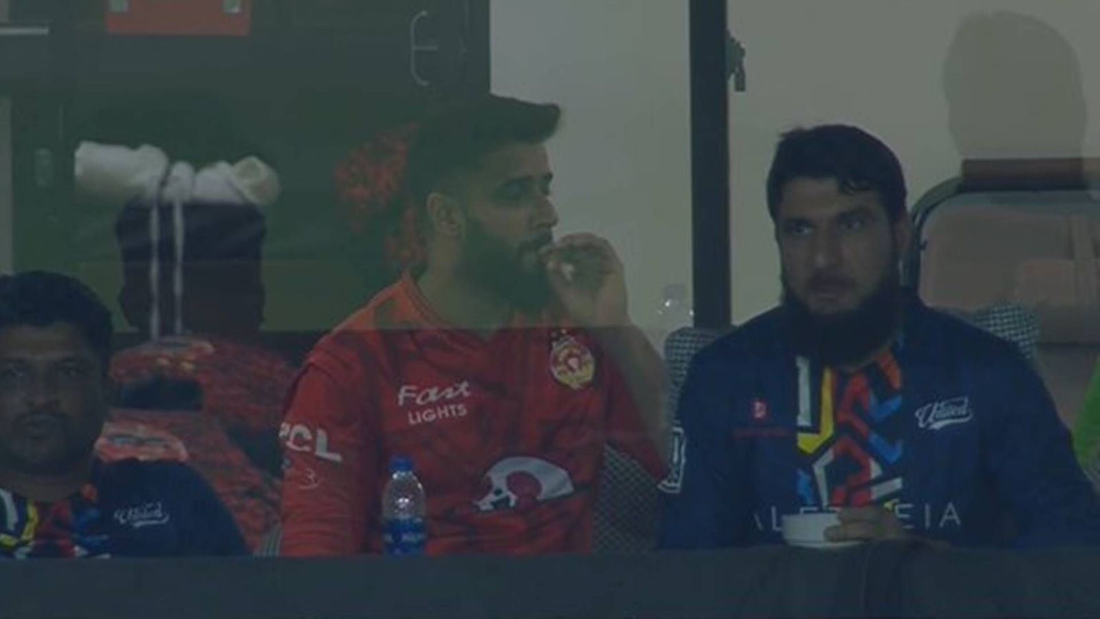 Watch: Imad Wasim smokes cigarette in dressing room after destroying Multan Sultans batting lineup with record-breaking fifer in PSL 2024 final Imad Wasim smoking in the dressing room during PSL 2024 final (Screengrab: X)