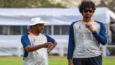 Tamil Nadu's head coach resigns two weeks after blaming Sai Kishore for team's Ranji Trophy semifinal exit Tamil Nadu's former head coach Sulakshan Kulkarni (left) and star player Sai Kishore in this frame. (X)