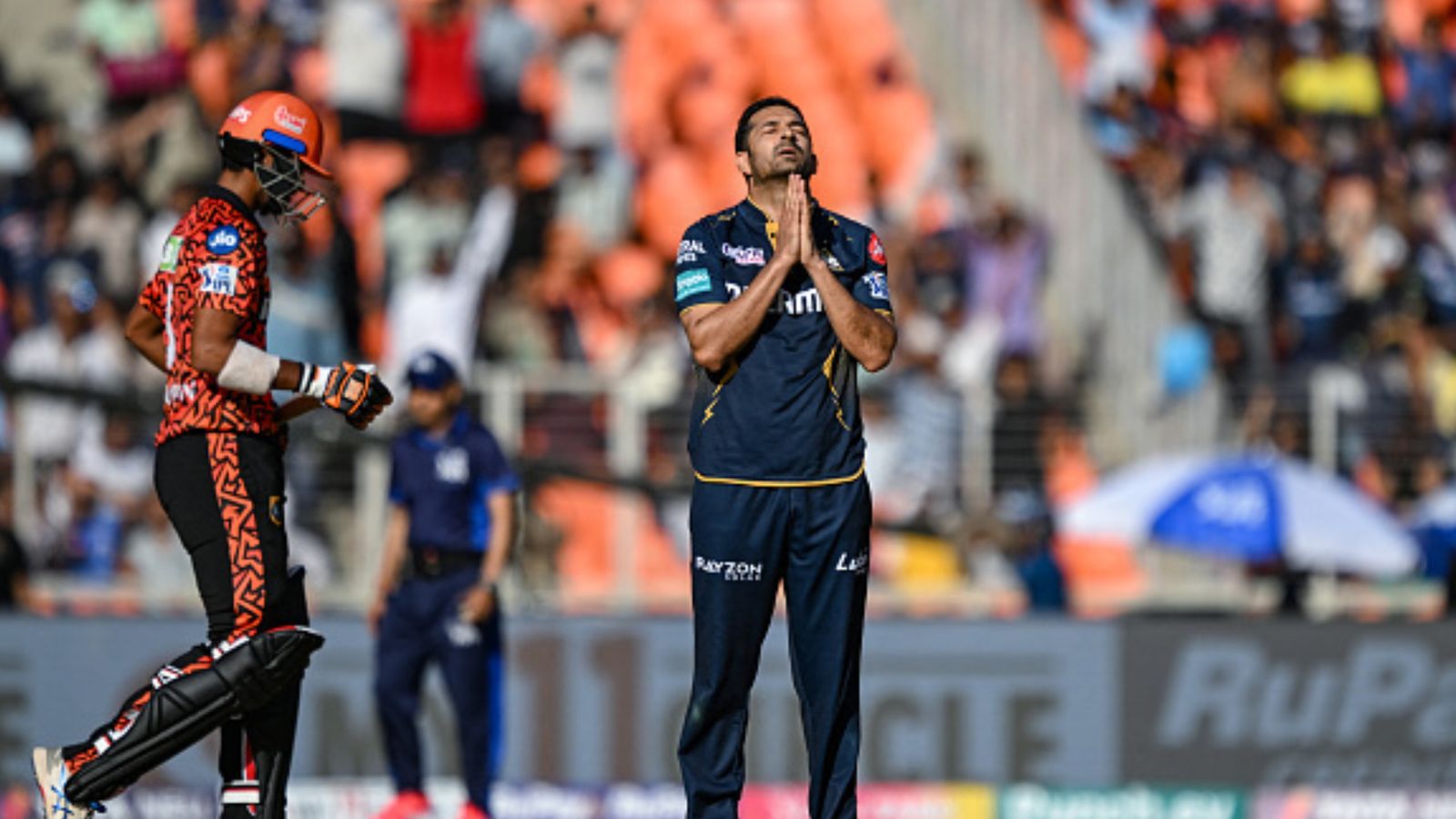 IPL 2024: Mohit Sharma's impactful spell steers Gujarat Titans to emphatic 7-wicket victory over Sunrisers Hyderabad, storm into top 4 in points table Gujarat Titans' Mohit Sharma celebrates after taking the wicket of Sunrisers Hyderabad's Washington Sundar (L) during their IPL 2024 clash on March 31. (Getty)