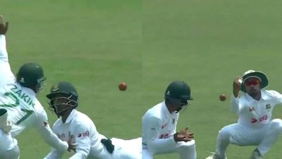 Watch: 3 Bangladeshi fielders fail to hold on Prabath Jayasuriya's dolly catch in comedy of errors during 2nd Test vs Sri Lanka 3 Bangladesh players failed to grab hold of the catch during Day 2 of the second Test against Sri Lanka. (Screengrab: X)