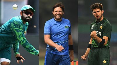 Shahid Afridi publicly disagrees and strongly reacts after PCB sacks his son-in-law Shaheen Afridi from T20I captaincy and reinstates Babar Azam Babar Azam (L), Shahid Afridi (C) and Shaheen Afridi (R).