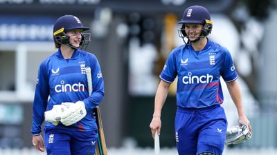 Charlie Dean-Amy Jones break Pooja Vastrakar-Sneh Rana's historic partnership record to propel England to thrilling win against NZ in 1st ODI England's Charlie Dean (L) and Amy Jones leave the field after winning 1st ODI against New Zealand at Basin Reserve on April 1 in Wellington. (Getty)