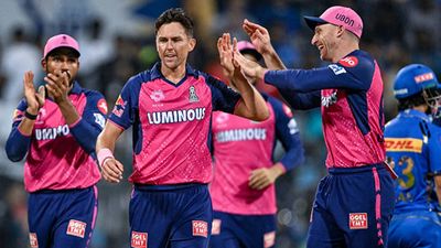 3 defeats in a row for Hardik’s Mumbai Indians as Boult, Chahal's three-fers and Parag's fifty help Rajasthan Royals claim no.1 spot on points table Trent Boult celebrates a wicket with his teammates (Getty Images)