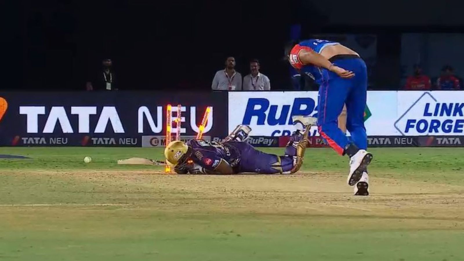 WATCH: Ishant Sharma floors Andre Russell with 'ball of the tournament' as KKR batter applauds DC bowler while walking back; video viral Ishant Sharma dismissed Andre Russell with a stunning yorker. (PC: Getty).