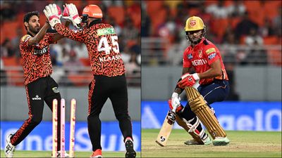 Heinrich Klaasen pulls off a stumping at 140kmph, Shikhar Dhawan's wicket reminds Bhuvneshwar Kumar of his Pune Warriors India days Bhuvneshwar Kumar and Heinrich Klaasen celebrate Shikhar Dhawan's wicket (Getty Images)