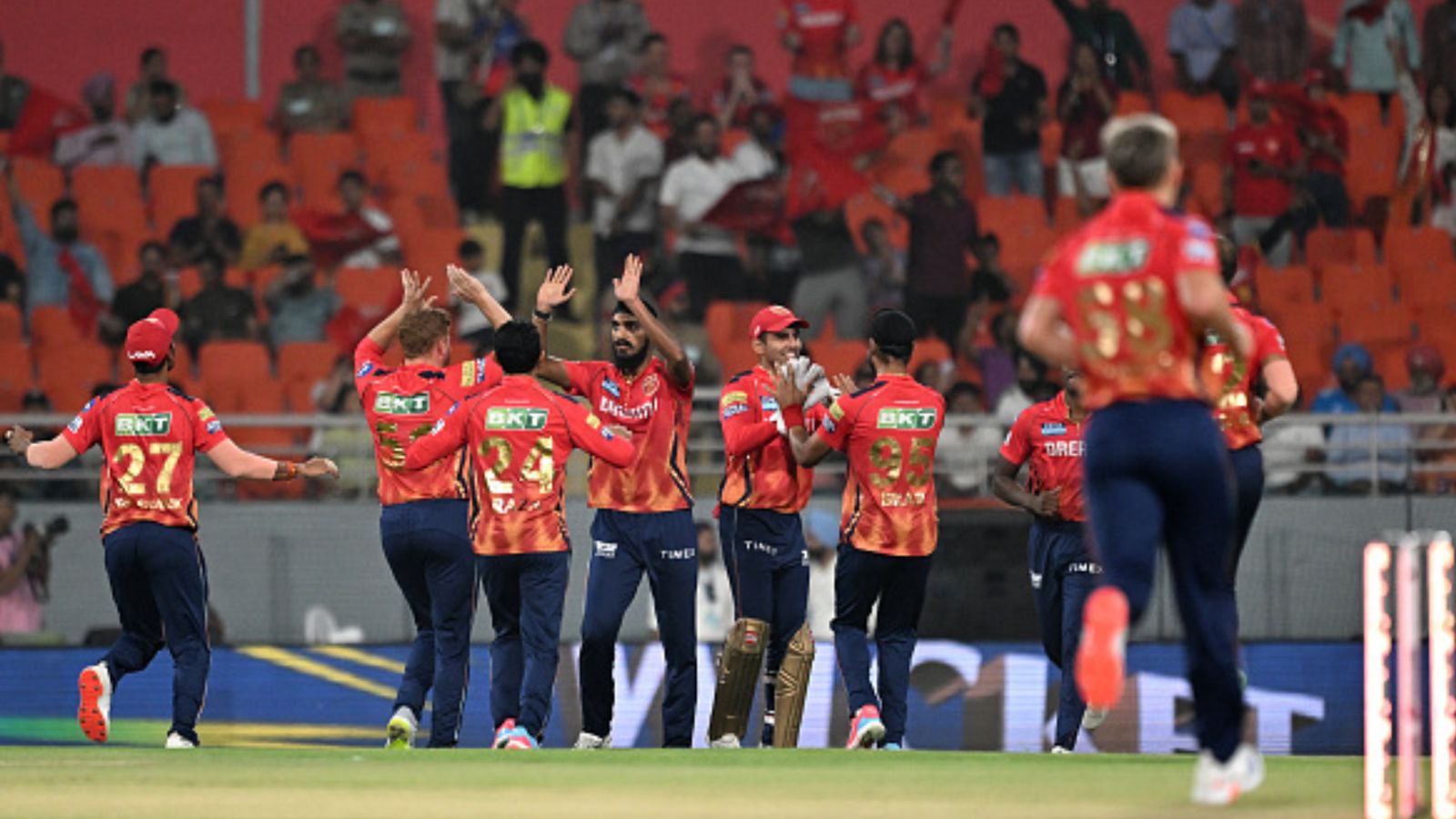 IPL 2024 Purple Cap standings: Two PBKS pacers make surprise entry into top 5 despite defeat against SRH, check full list here Punjab Kings' Arshdeep Singh (C) celebrates with teammates after taking the wicket of Sunrisers Hyderabad's Aiden Markram during their IPL 2024 clash on April 9. (Getty)