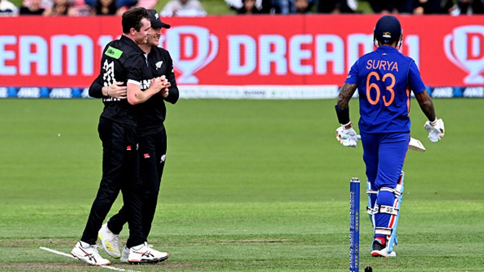 Big blow to New Zealand ahead of T20I series against Pakistan, two star players ruled out due to injury Adam Milne and Finn Allen celebrate Suryakumar Yadav's wicket (File Photo: Getty Images)
